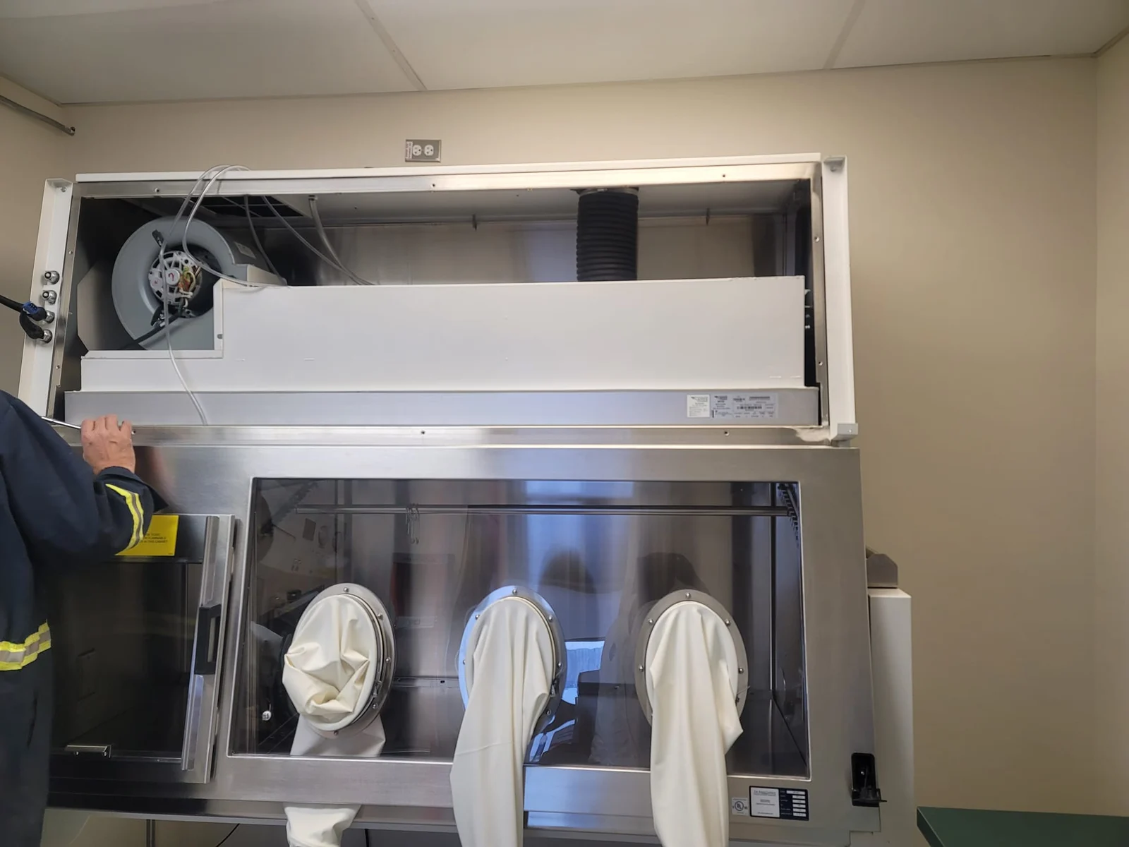 Laboratory fume hood services for research facilities across the US and Canada